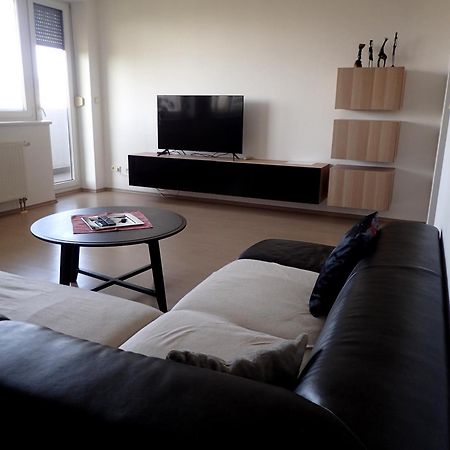 Marguerite Apartment - Parking Including Братислава Екстериор снимка