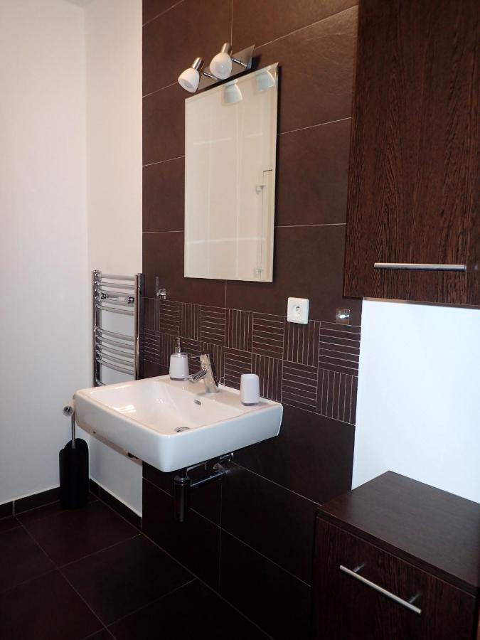 Marguerite Apartment - Parking Including Братислава Екстериор снимка