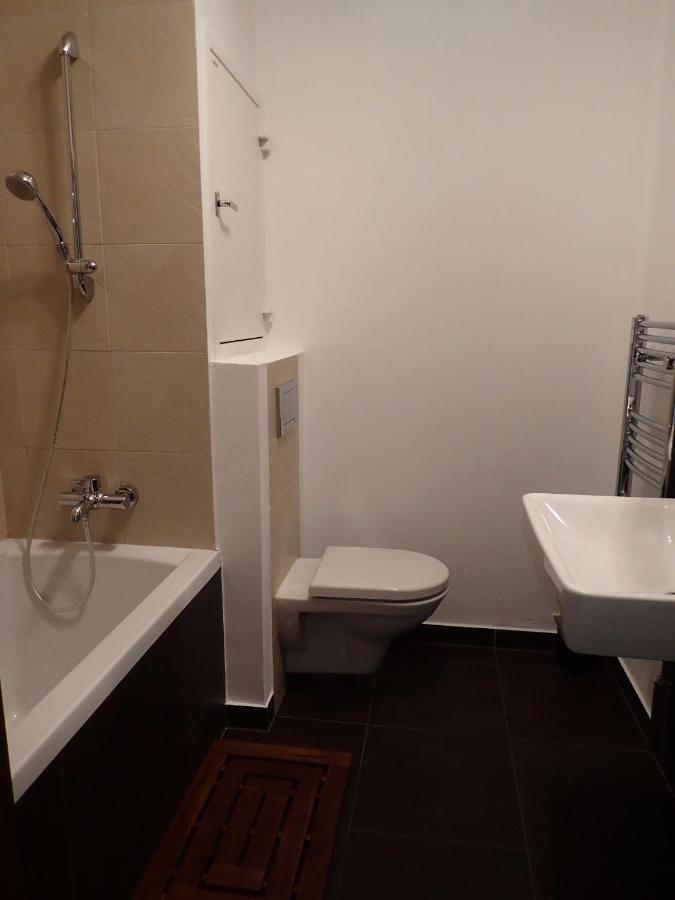 Marguerite Apartment - Parking Including Братислава Екстериор снимка